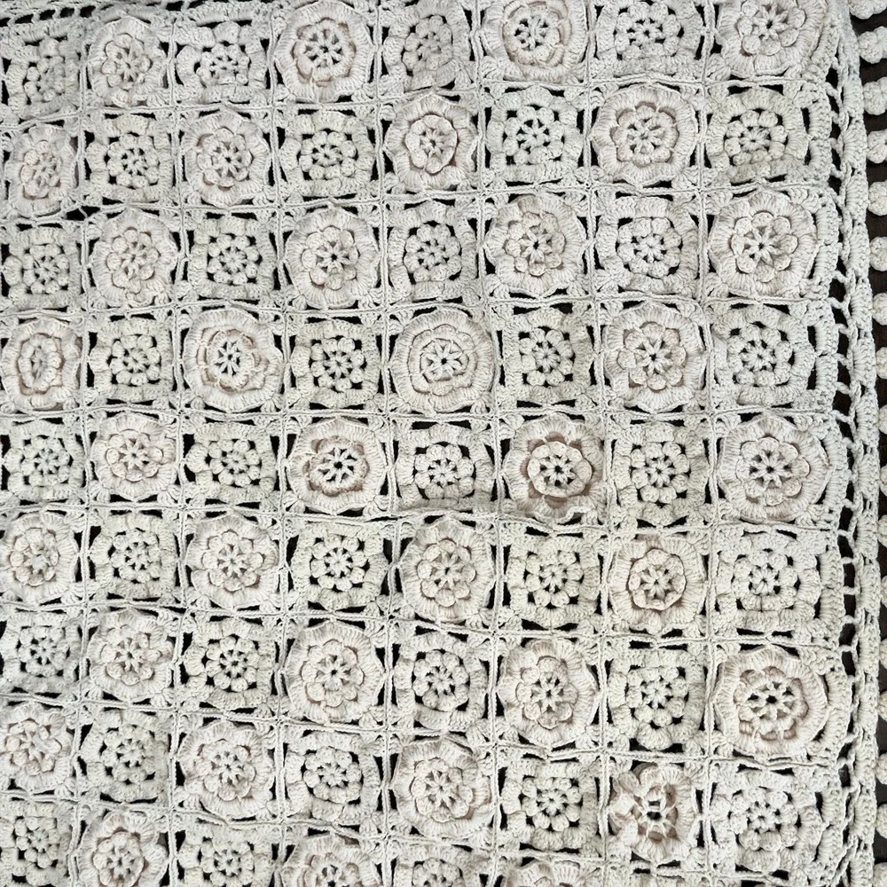 Vintage Crochet Blanket Throw Floral Raised Granny Square Scalloped Beige 61x36